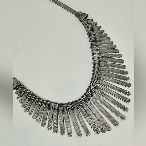 Simple Statement Necklace - Picture 4 of 4